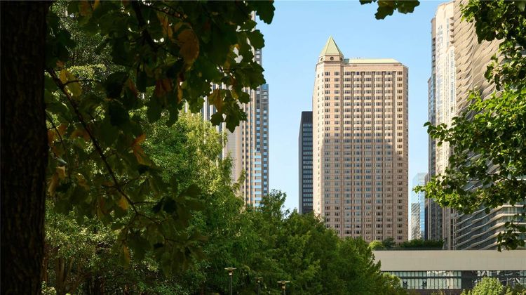 Fairmont Chicago, Millennium Park Exterior
