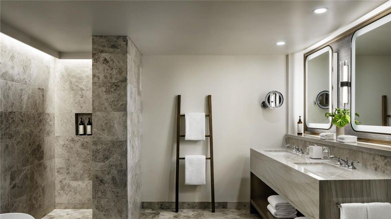 <b>The Fairmont Kea Lani Maui Suite</b>. Images powered by <a href="https://iceportal.shijigroup.com/" title="IcePortal" target="_blank">IcePortal</a>.