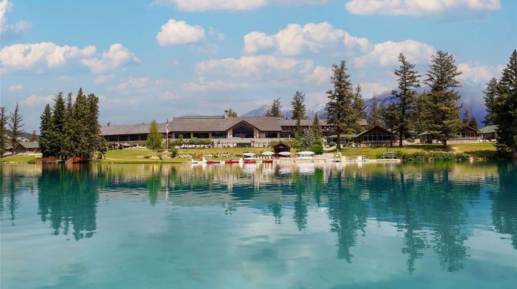 Fairmont Jasper Park Lodge Exterior