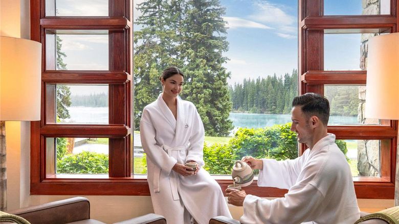 <b>Fairmont Jasper Park Lodge Spa</b>. Images powered by <a href="https://iceportal.shijigroup.com/" title="IcePortal" target="_blank">IcePortal</a>.