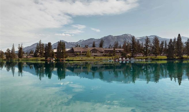 Fairmont Jasper Park Lodge Exterior