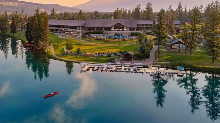 Fairmont Jasper Park Lodge Exterior