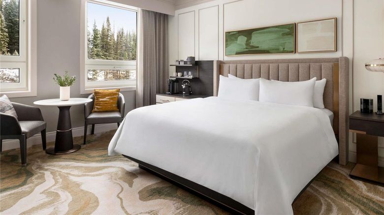 <b>Fairmont Chateau Lake Louise Room</b>. Images powered by <a href="https://iceportal.shijigroup.com/" title="IcePortal" target="_blank">IcePortal</a>.
