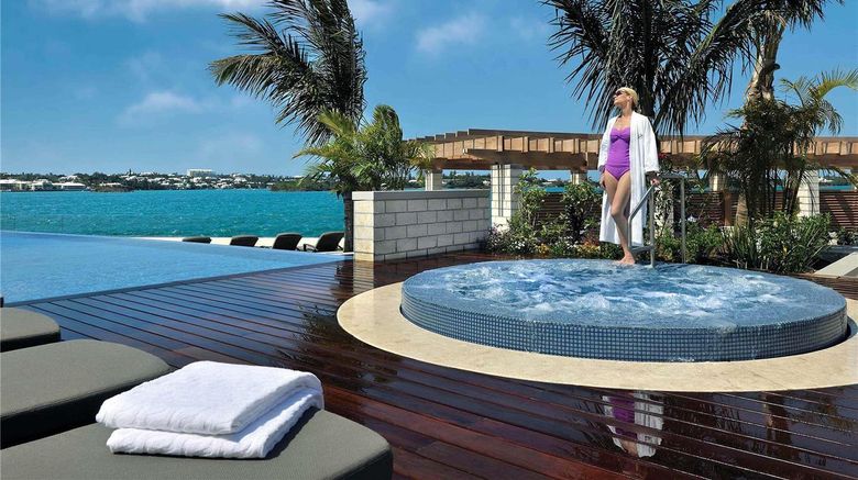 <b>The Hamilton Princess & Beach Club Pool</b>. Images powered by <a href="https://iceportal.shijigroup.com/" title="IcePortal" target="_blank">IcePortal</a>.