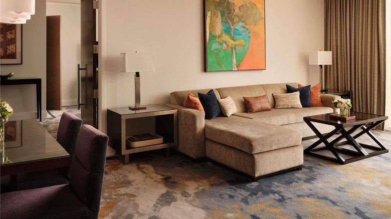 <b>Fairmont Pittsburgh Suite</b>. Images powered by <a href="https://iceportal.shijigroup.com/" title="IcePortal" target="_blank">IcePortal</a>.