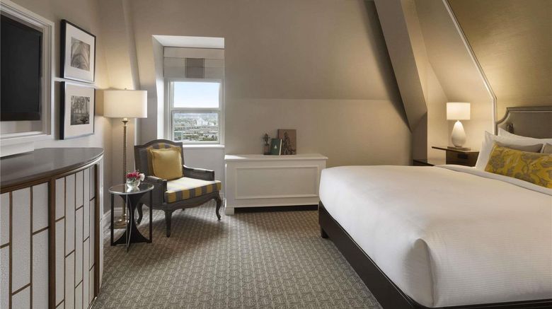 <b>Fairmont Le Chateau Frontenac Room</b>. Images powered by <a href="https://iceportal.shijigroup.com/" title="IcePortal" target="_blank">IcePortal</a>.