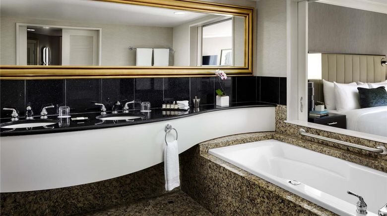<b>Fairmont Vancouver Airport Suite</b>. Images powered by <a href="https://iceportal.shijigroup.com/" title="IcePortal" target="_blank">IcePortal</a>.