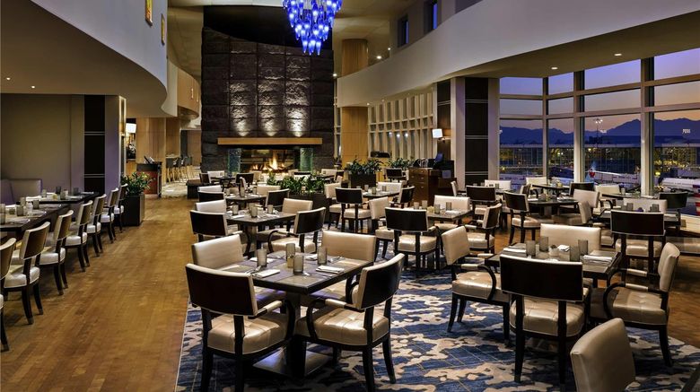 <b>Fairmont Vancouver Airport Exterior</b>. Images powered by <a href="https://iceportal.shijigroup.com/" title="IcePortal" target="_blank">IcePortal</a>.