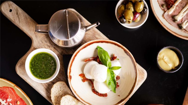 <b>Swissotel Amsterdam Restaurant</b>. Images powered by <a href="https://iceportal.shijigroup.com/" title="IcePortal" target="_blank">IcePortal</a>.
