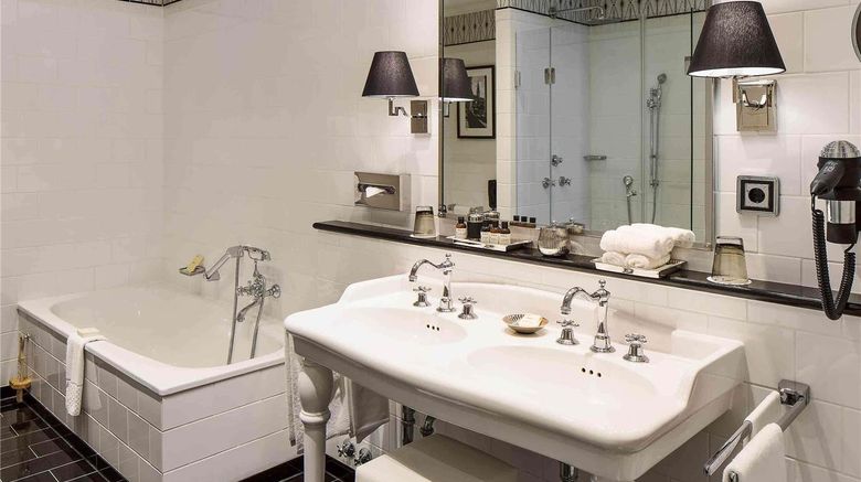<b>Fairmont Hotel Vier Jahreszeiten Room</b>. Images powered by <a href="https://iceportal.shijigroup.com/" title="IcePortal" target="_blank">IcePortal</a>.