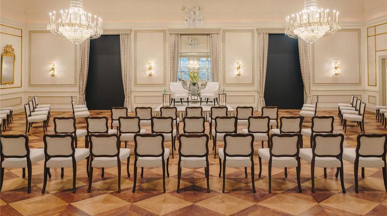 <b>Fairmont Hotel Vier Jahreszeiten Meeting</b>. Images powered by <a href="https://iceportal.shijigroup.com/" title="IcePortal" target="_blank">IcePortal</a>.