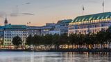 <b>Fairmont Hotel Vier Jahreszeiten Exterior</b>. Images powered by <a href="https://iceportal.shijigroup.com/" title="IcePortal" target="_blank">IcePortal</a>.