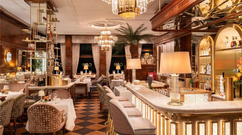 <b>Fairmont Hotel Vier Jahreszeiten Restaurant</b>. Images powered by <a href="https://iceportal.shijigroup.com/" title="IcePortal" target="_blank">IcePortal</a>.