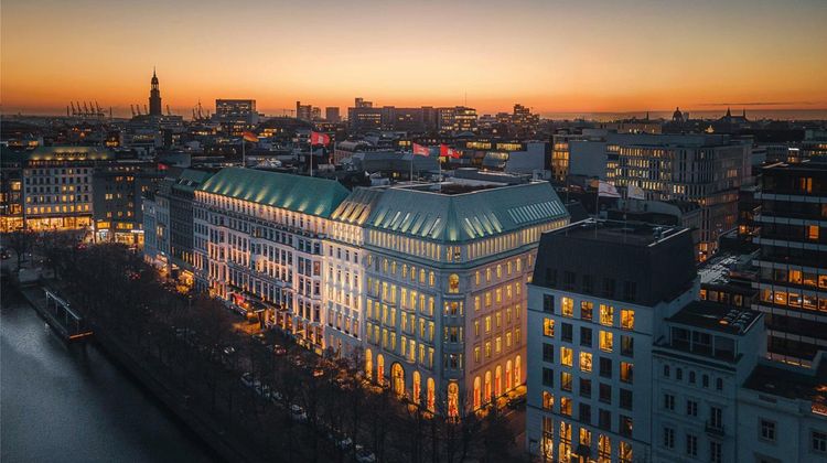 Fairmont Hotel Vier Jahreszeiten Exterior