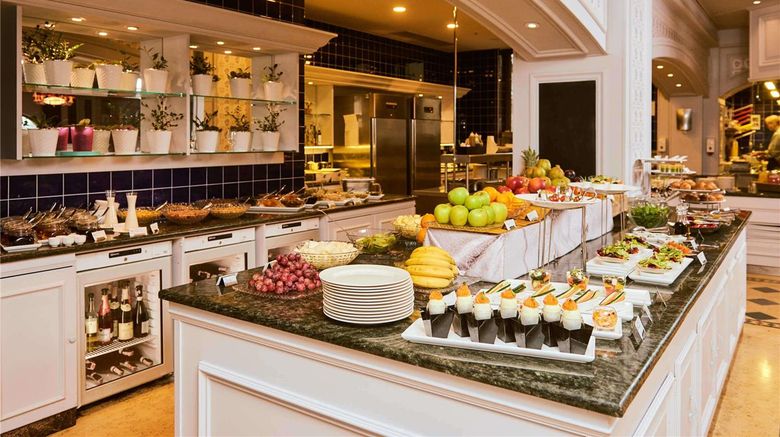 <b>Fairmont Grand Hotel Kyiv Restaurant</b>. Images powered by <a href="https://iceportal.shijigroup.com/" title="IcePortal" target="_blank">IcePortal</a>.
