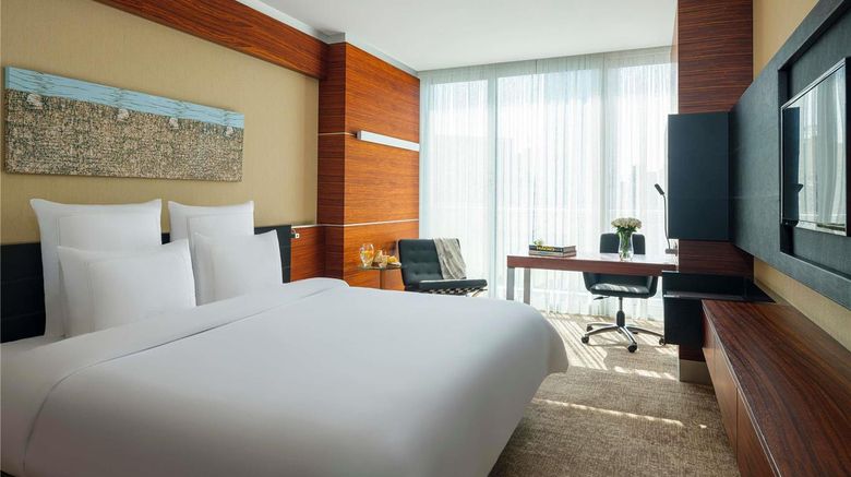 <b>Swissotel Buyuk Efes, Izmir Room</b>. Images powered by <a href="https://iceportal.shijigroup.com/" title="IcePortal" target="_blank">IcePortal</a>.