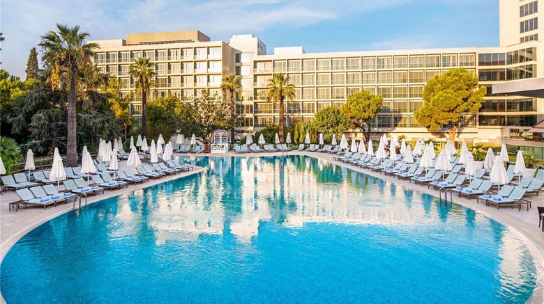 <b>Swissotel Buyuk Efes, Izmir Pool</b>. Images powered by <a href="https://iceportal.shijigroup.com/" title="IcePortal" target="_blank">IcePortal</a>.