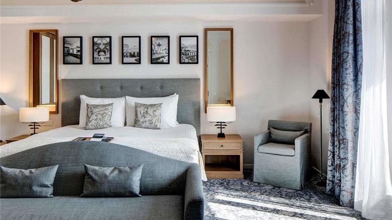 <b>Fairmont Le Montreux Palace Suite</b>. Images powered by <a href="https://iceportal.shijigroup.com/" title="IcePortal" target="_blank">IcePortal</a>.