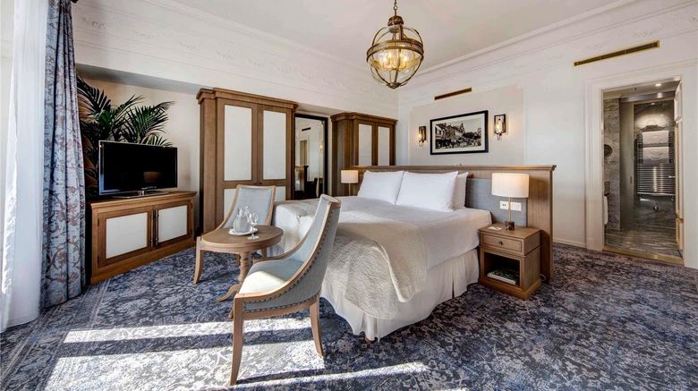 <b>Fairmont Le Montreux Palace Suite</b>. Images powered by <a href="https://iceportal.shijigroup.com/" title="IcePortal" target="_blank">IcePortal</a>.