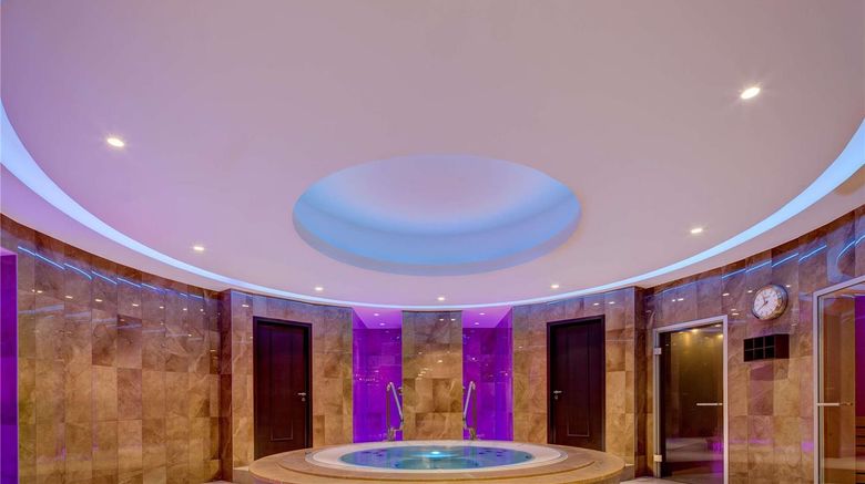 <b>Fairmont Le Montreux Palace Health</b>. Images powered by <a href="https://iceportal.shijigroup.com/" title="IcePortal" target="_blank">IcePortal</a>.