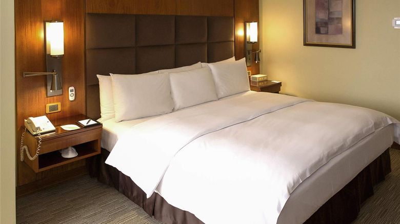 <b>Swissotel Quito Room</b>. Images powered by <a href="https://iceportal.shijigroup.com/" title="IcePortal" target="_blank">IcePortal</a>.