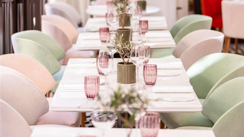 <b>Le Royal Monceau-Raffles Paris Restaurant</b>. Images powered by <a href="https://iceportal.shijigroup.com/" title="IcePortal" target="_blank">IcePortal</a>.