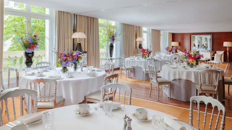 <b>Le Royal Monceau-Raffles Paris Meeting</b>. Images powered by <a href="https://iceportal.shijigroup.com/" title="IcePortal" target="_blank">IcePortal</a>.