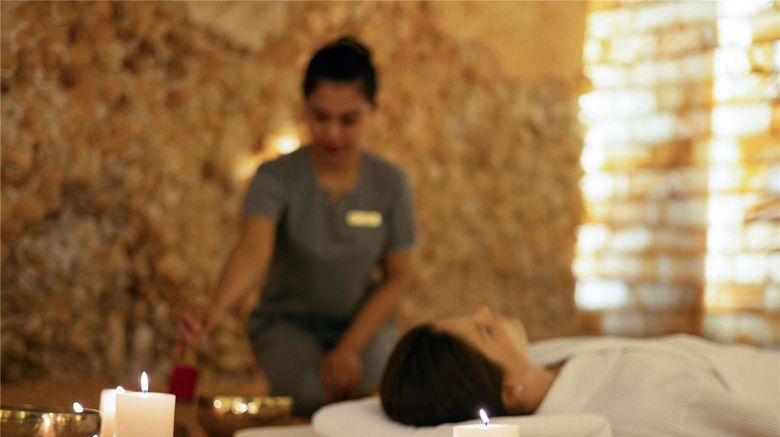 <b>The Fairmont Dubai Spa</b>. Images powered by <a href="https://iceportal.shijigroup.com/" title="IcePortal" target="_blank">IcePortal</a>.
