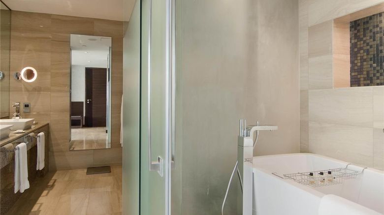 <b>Fairmont Bab Al Bahr Room</b>. Images powered by <a href="https://iceportal.shijigroup.com/" title="IcePortal" target="_blank">IcePortal</a>.