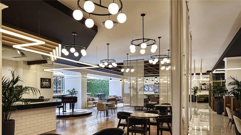 <b>Fairmont Bab Al Bahr Restaurant</b>. Images powered by <a href="https://iceportal.shijigroup.com/" title="IcePortal" target="_blank">IcePortal</a>.