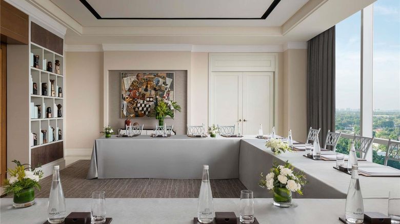 <b>Raffles Makati Meeting</b>. Images powered by <a href="https://iceportal.shijigroup.com/" title="IcePortal" target="_blank">IcePortal</a>.