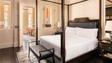 <b>Raffles Hotel Singapore Room</b>. Images powered by <a href="https://iceportal.shijigroup.com/" title="IcePortal" target="_blank">IcePortal</a>.