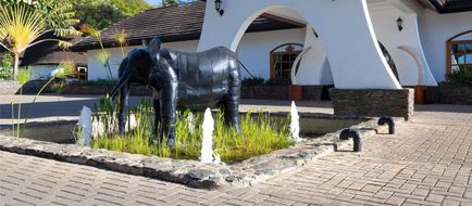 Fairmont Mount Kenya Safari Club Exterior