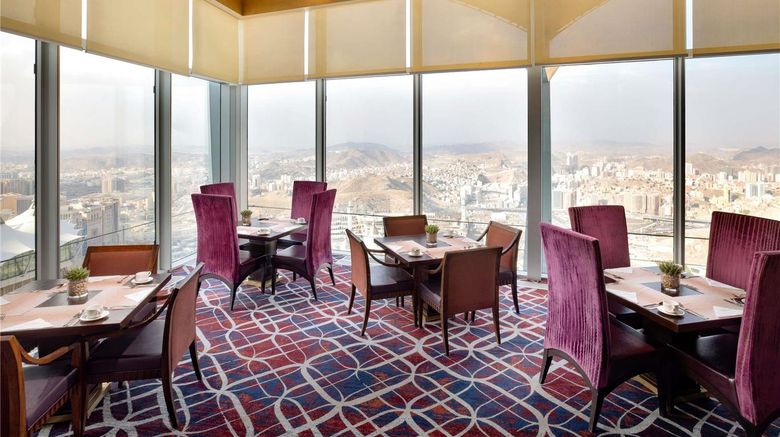 <b>Makkah Clock Royal Tower, Fairmont Hotel Room</b>. Images powered by <a href="https://iceportal.shijigroup.com/" title="IcePortal" target="_blank">IcePortal</a>.