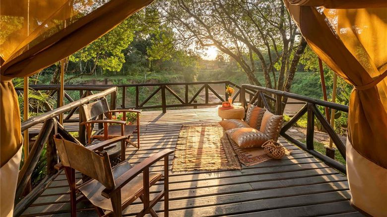 <b>Fairmont Mara Safari Club Room</b>. Images powered by <a href="https://iceportal.shijigroup.com/" title="IcePortal" target="_blank">IcePortal</a>.