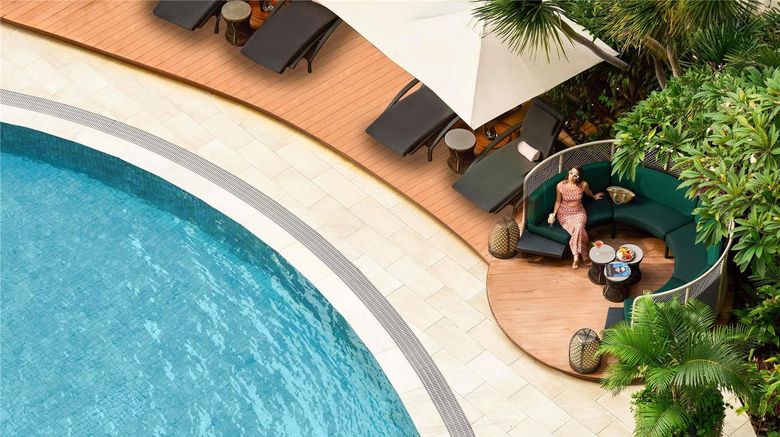 <b>Fairmont Singapore Pool</b>. Images powered by <a href="https://iceportal.shijigroup.com/" title="IcePortal" target="_blank">IcePortal</a>.