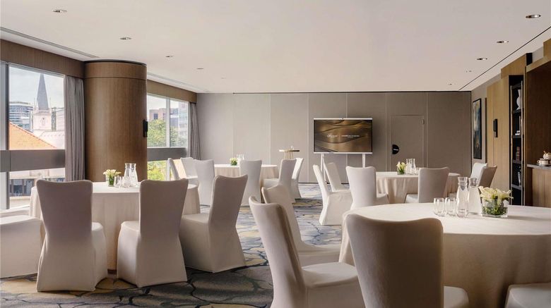 <b>Fairmont Singapore Meeting</b>. Images powered by <a href="https://iceportal.shijigroup.com/" title="IcePortal" target="_blank">IcePortal</a>.