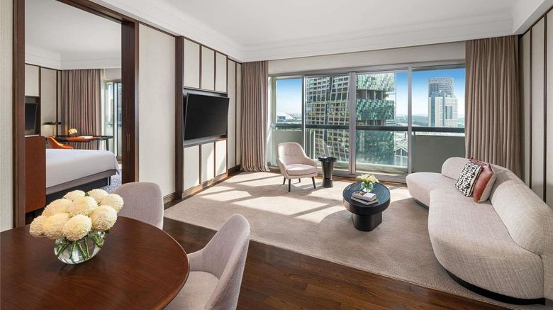 <b>Fairmont Singapore Suite</b>. Images powered by <a href="https://iceportal.shijigroup.com/" title="IcePortal" target="_blank">IcePortal</a>.