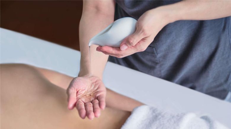 <b>Fairmont Singapore Spa</b>. Images powered by <a href="https://iceportal.shijigroup.com/" title="IcePortal" target="_blank">IcePortal</a>.