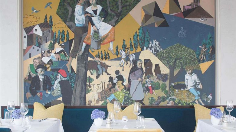<b>Fairmont Makati Restaurant</b>. Images powered by <a href="https://iceportal.shijigroup.com/" title="IcePortal" target="_blank">IcePortal</a>.