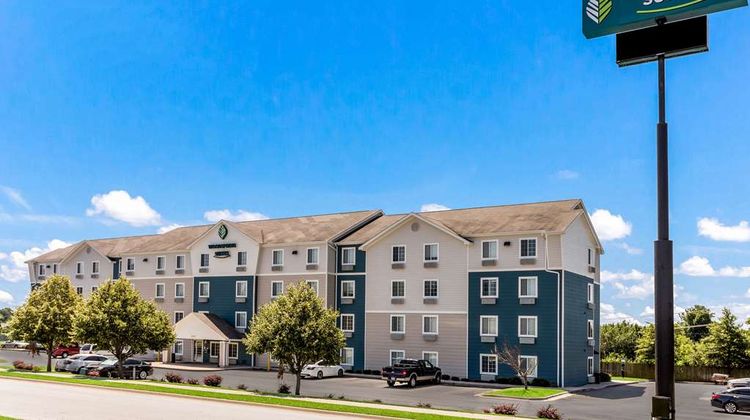 WoodSpring Suites Springdale Exterior