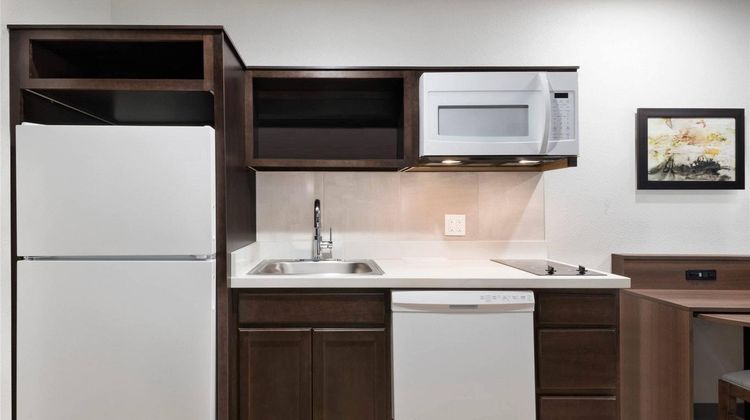 WoodSpring Suites Springdale Suite