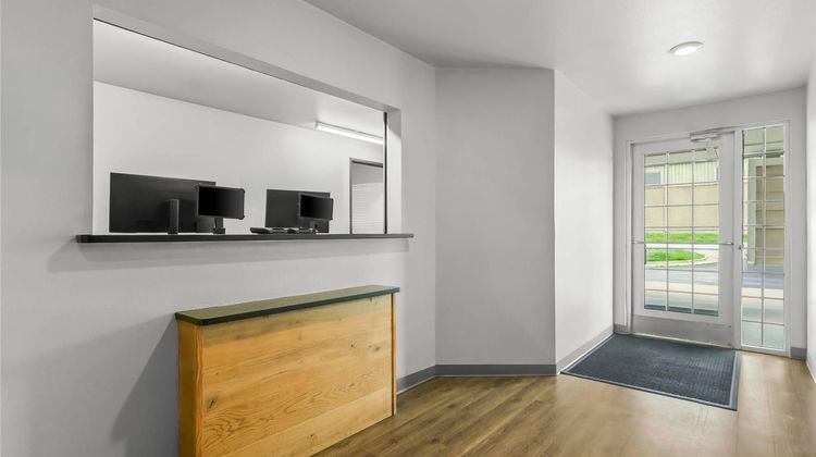 WoodSpring Suites Springdale Lobby