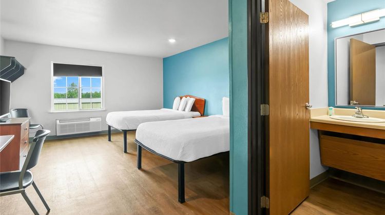 WoodSpring Suites Springdale Suite