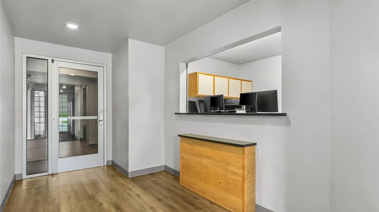 WoodSpring Suites Springdale Lobby