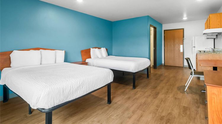 WoodSpring Suites Springdale Suite
