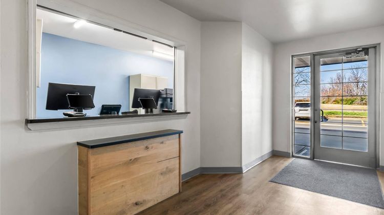 WoodSpring Suites Bentonville Lobby