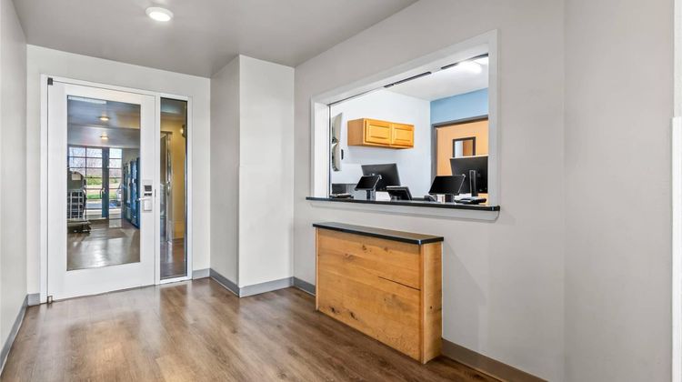 WoodSpring Suites Bentonville Lobby
