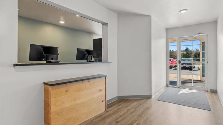 WoodSpring Suites Fayetteville I-49 Lobby