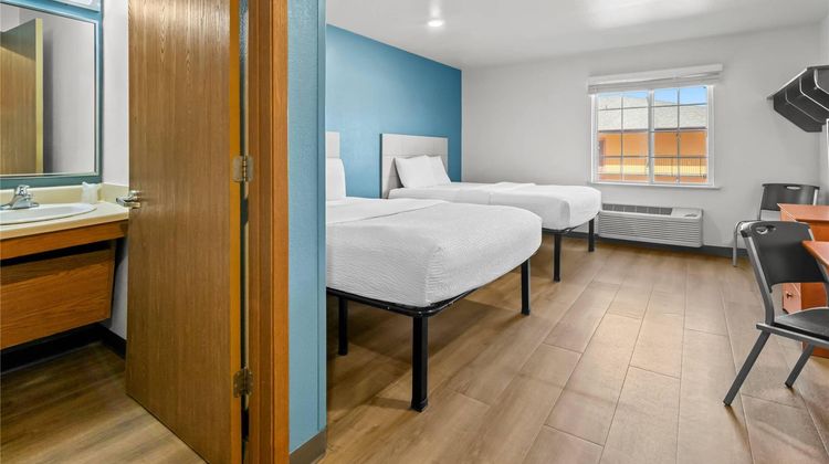 WoodSpring Suites Fayetteville I-49 Suite